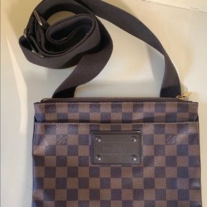 ❗️SOLD ❗️Louis Vuitton Brooklyn Pochette Flat Bag